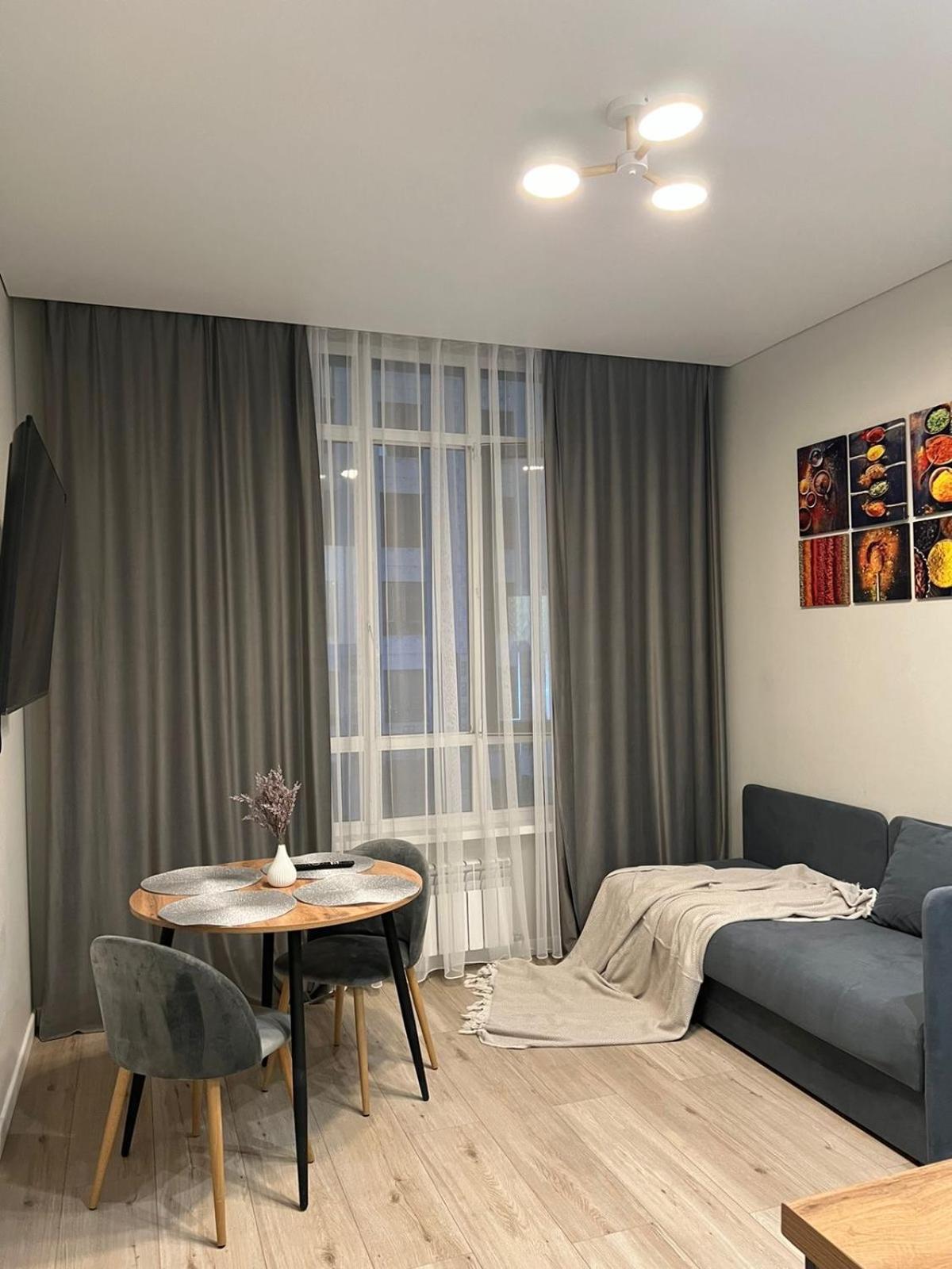 Apartment Cozy In The Centre Of The Almaty